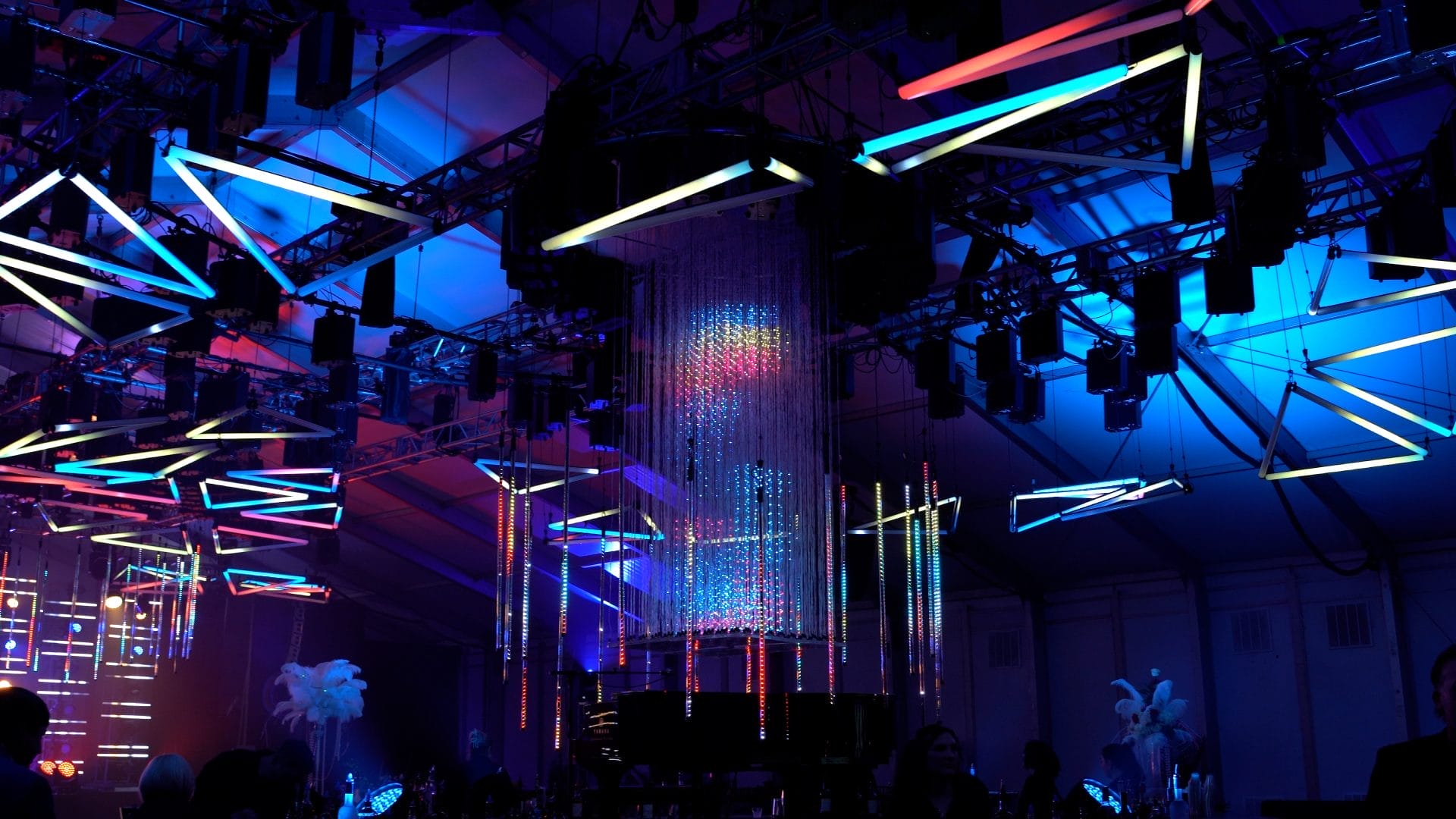 GRAYTVSBE25%20v2.00_01_13_10.Still002